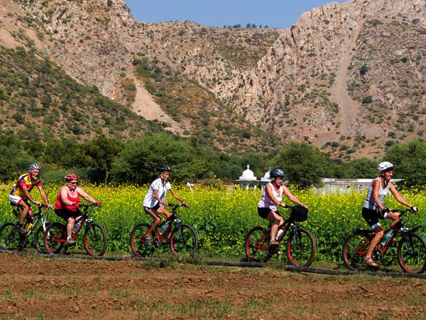 Rajasthan cycling vacation with Taj & tigers